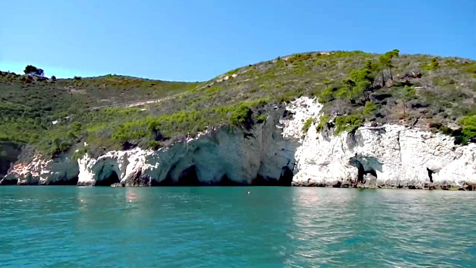 Grotte sulla costa del Gargano