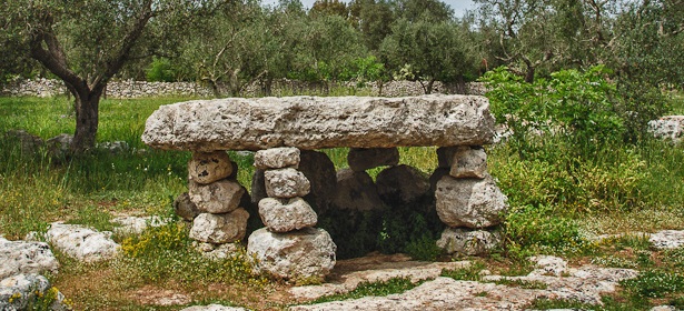 Dolmen Li Scusi e Menhir Monticelli