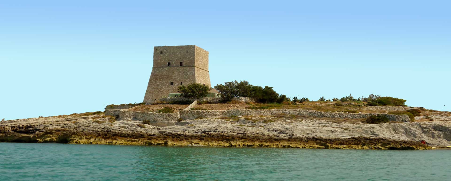 Torre costiera sul Gargano